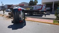 Pierde el control y termina volcado en Ramos Arizpe
