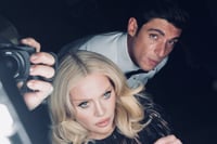 Madonna saluda a Alberto Guerra en desfile de Dolce & Gabbana