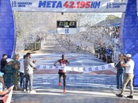 Kenianos Wilfred Nyatogo y Risper Biyaki ganan Maratón Lala 2026