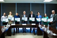 Román Alberto Cepeda González firma convenio con la UA de C