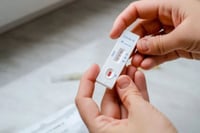 Hay menos casos de COVID prolongado, o largo, pero no se terminó