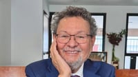Élmer Mendoza recibe el IX Premio Jorge Ibargüengoitia de Literatura