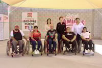 Entregan sillas de ruedas especiales a usuarios del Centro Integral de Discapacidad Abriendo Caminos