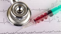 Un fármaco para fibrilación auricular puede interactuar con anticoagulantes y aumentar el riesgo de hemorragias