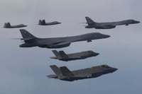 Estados Unidos y Canadá monitorean vuelos rusos en espacio internacional