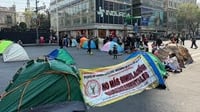 Artesanos mazahuas bloquean Eje Central para exigir devolución de mercancía