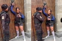 Mujer se encadena en Palacio Nacional para exigir acceso a mañaneras