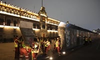 Previo al 8M, blindan Palacio Nacional con vallas de metal