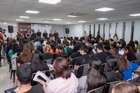 Estudiantes de preparatoria reciben apoyo económico del programa Benito Juárez