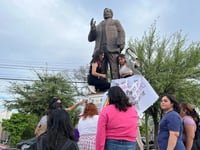 Piden respetar estatua del maestro Cuauhtémoc este 8M