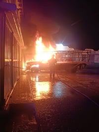Investigan incendio de vehículo de ferretería en la colonia Buena Vista Norte