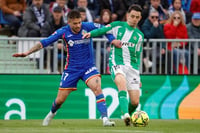 Martín Satriano prolonga su racha y hunde al Betis en el Coliseum