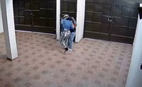 Mujer denuncia robo con agresión a su domicilio en Toluca