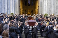 Despiden a Willie Colón con funeral público en Nueva York