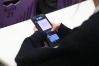 México analiza regular uso de celulares en escuelas: Mario Delgado