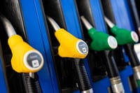 IPC de EE. UU. marca 2.4 %, petróleo sube y dólar se fortalece