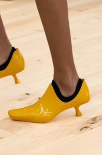 Los colores de zapatos que ya no están de moda en Primavera-Verano 2026