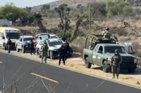 Localizan tres cuerpos con impactos de bala en carretera de Puebla