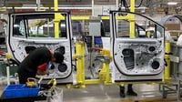 Industria de autopartes alerta por impacto del cierre del estrecho de Ormuz