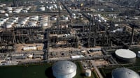 Gobierno explica pérdidas en Deer Park y asegura que planta funciona bien