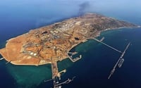 Operaciones petroleras continúan normales tras ataques en Kharg, Irán