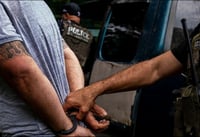 Condenan a hombre de Piedras Negras por tráfico de armas a México