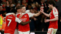 Arsenal derrota 2-0 al Everton y saca diez puntos de ventaja al Manchester City