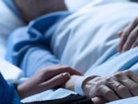 Cuando el final está cerca: 9 síntomas que aparecen 24 horas antes de la muerte