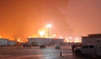 Pemex controla incendio en refinería Olmeca en Tabasco