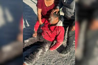 Joven sufre crisis epiléptica y cae en la vía pública en Colinas de Santiago