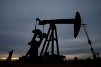 Petróleo sube tras ataques a infraestructura en Irán y Catar