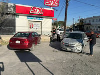 Choque en cruce del centro de Monclova deja daños materiales; no hubo heridos