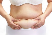 Síntomas de grasa visceral: por qué tus pantalones ya no cierran y qué significa