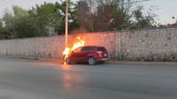 Madre salva a sus tres hijas de camioneta en llamas en Monclova
