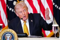 Trump pospone orden que exigía a los bancos recopilar información migratoria de clientes