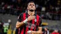 Santiago Giménez regresa a convocatoria del AC Milan tras cinco meses de baja
