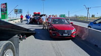 Escalera provoca carambola y caos vial en puente del Pape de Monclova 