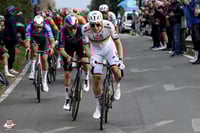 Pogacar gana su primera Milán-San Remo tras caída