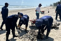 Aparecen manchas de hidrocarburo en playas de Tuxpan