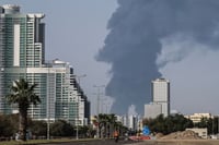 Barco se incendia tras ataque en isla de Kharg, Irán; sin víctimas