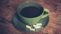 Medicamentos que nunca se deben tomarse con café