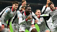 El mexicano Santiago Giménez reaparece con el Milan tras lesión y recibe ovación en San Siro