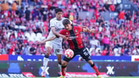 Zorros y Gallos Blancos firman un soporífero empate en el Estadio Jalisco