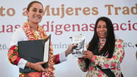 Sheinbaum reconoce a traductoras indígenas en Oaxaca