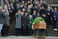 Funeral de Umberto Bossi genera abucheos a Meloni y Salvini