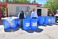 Escuelas de Nava reciben tambos de reciclaje para fomentar educación ambiental