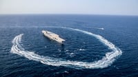 Irán niega negociaciones con EU y mantiene cierre de Ormuz