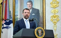 Markwayne Mullin asume como secretario de Seguridad Nacional