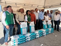 Familias del campo reciben semilla de sorgo forrajero para fortalecer a este sector en Monclova