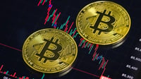 Criptomonedas registran caída mientras operadores retiran fondos